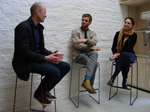 Manufakturen-Blog: Eröffnung des Online-Magazins YSSO mit Andreas Müller (MÜHLE), Mark Braun (Mark Braun Studio) und Maria Exner (ZEITonline). (Foto: Wigmar Bressel)