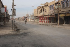 Manufakturen-Blog: Der überwiegend von irakischen Christen bewohnte Ort Qaraqosh war mehr als zwei Jahre lang in der Hand des IS und wurde zu Beginn der Offensive zurückerobert. (Foto: Martin Specht)