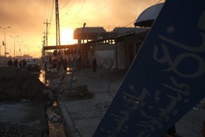 Manufakturen-Blog: Irak. Mossul-Offensive 2016. Die Ölquellen brennen - das Leben muss sich normalisieren. (Foto: Martin Specht)