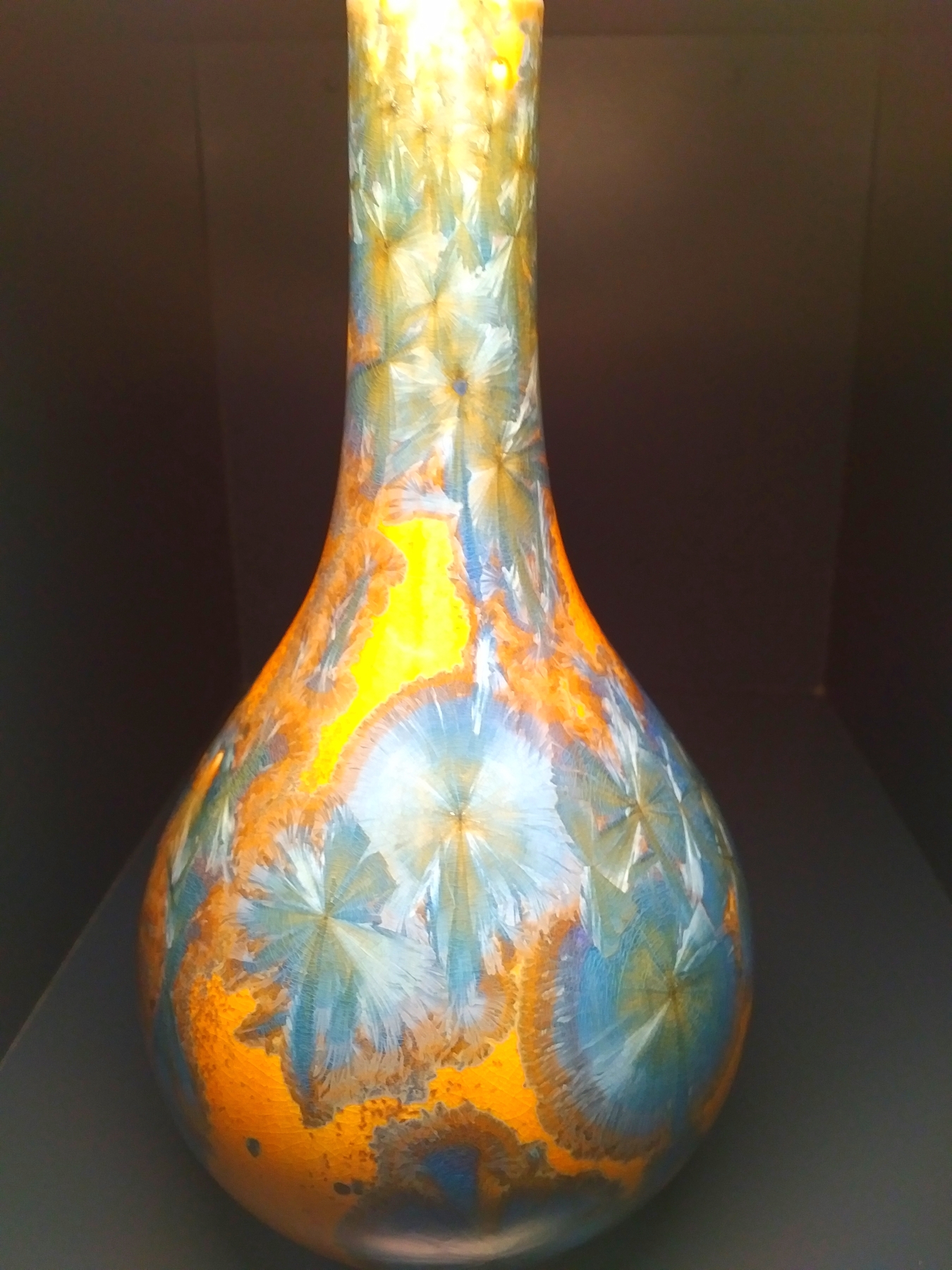 Manufakturen Blog Messestand Porzellanmanufaktur Meissen Ambiente 2019 Vase Salzkristallglasur Foto Wigmar Bressel