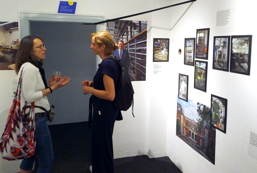 Manufakturen-Blog: Ausstellungsbesucherinnen in der Hulsberg Crowd (Foto: Wigmar Bressel)
