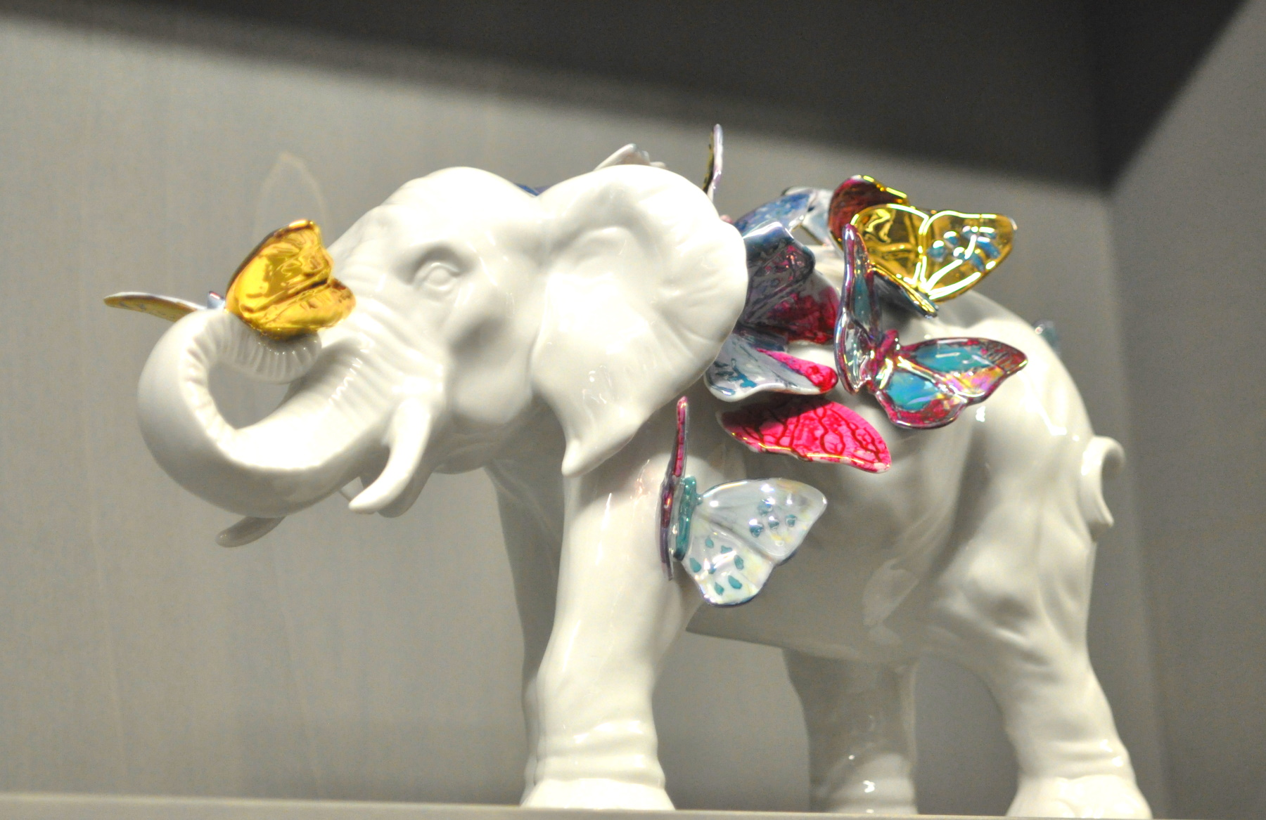 Manufakturen-Blog: Schmetterlings-Elefant von Maria Volokhova für die Porzellanmanufaktur Reichenbach (Foto: Wigmar Bressel)