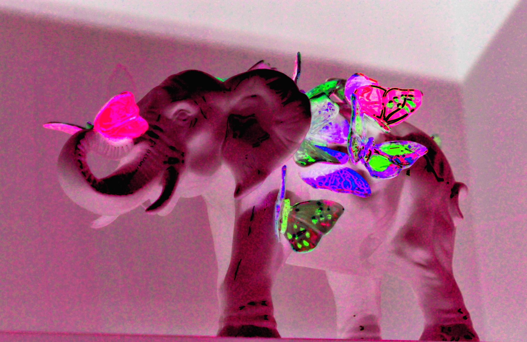 Manufakturen-Blog: 'Pink Elephant' nach einer Skulptur von Maria Volokhova für Reichenbach-Porzellan (Bild: Wigmar Bressel)