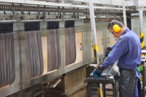 Manufakturen-Blog: INCOLMA Macheten aus Manizales in Kolumbien - Kontrolle (Foto: Martin Specht)