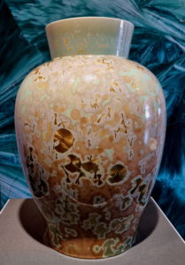Manufakturen-Blog: Eine Vase mit Kristallglasur - die Metalle schmelzen, wie sie wollen (Foto: Wigmar Bressel)