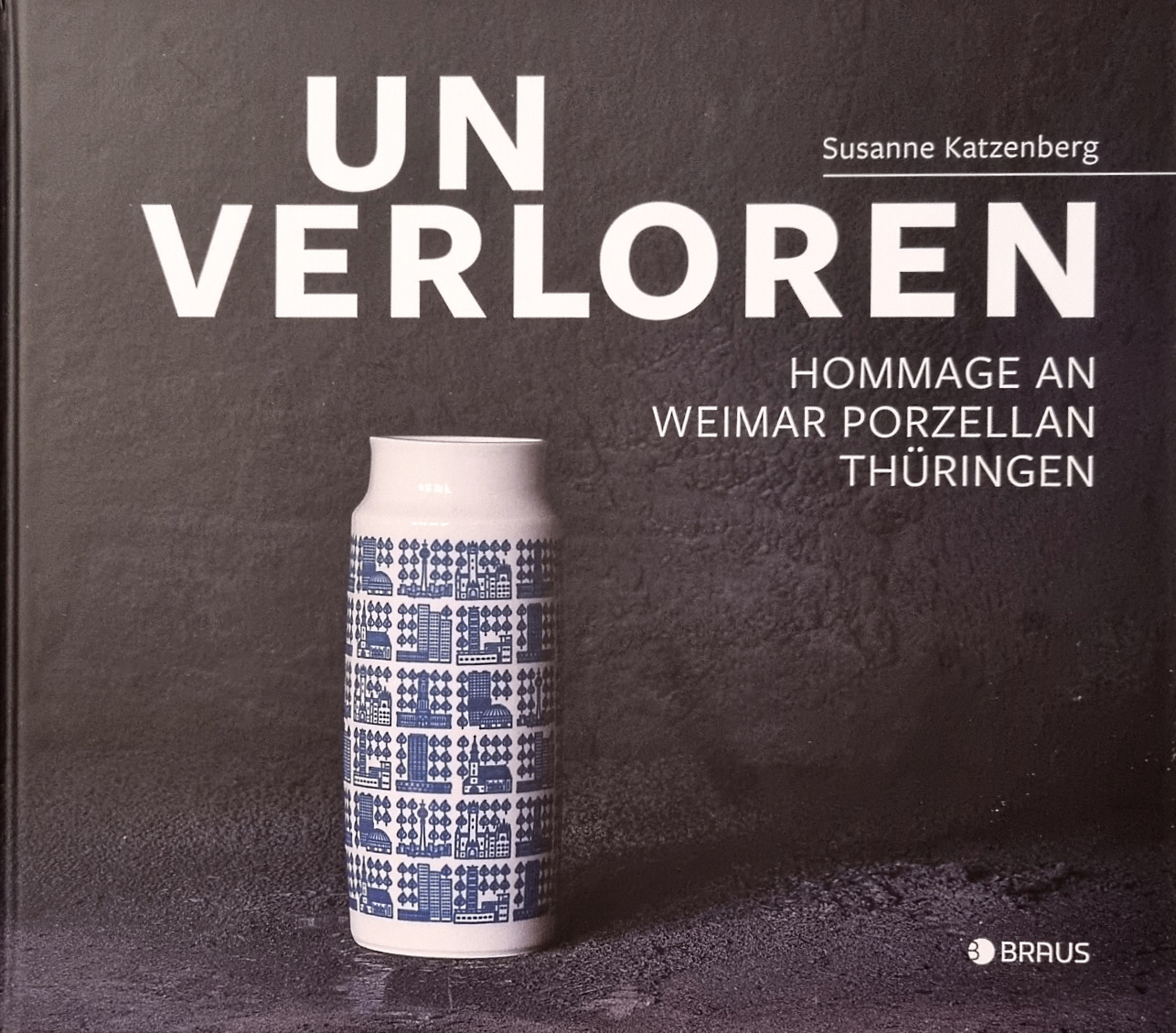 Manufakturen-Blog: Buch-Cover "Susanne Katzenberg: unverloren - Hommage an Weimar Porzellan Thüringen", Verlag Braus EUR 29,80 (Foto: Wigmar Bressel)