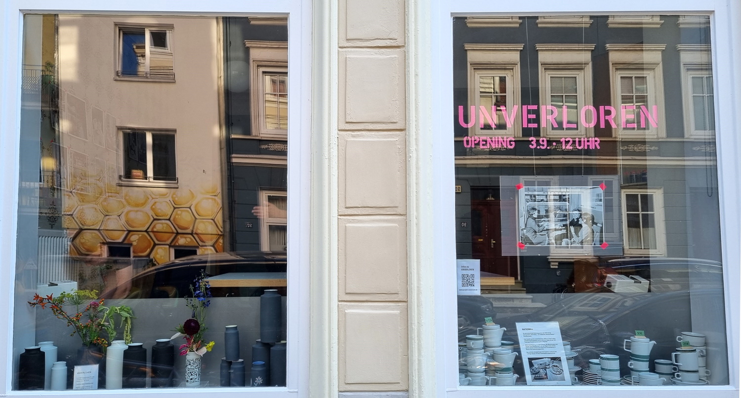 Manufakturen-Blog: Schaufenster des Projektraums 'Projekt unverloren' in der Hospitalstraße 91 in Hamburg-Altona (Foto: Wigmar Bressel)