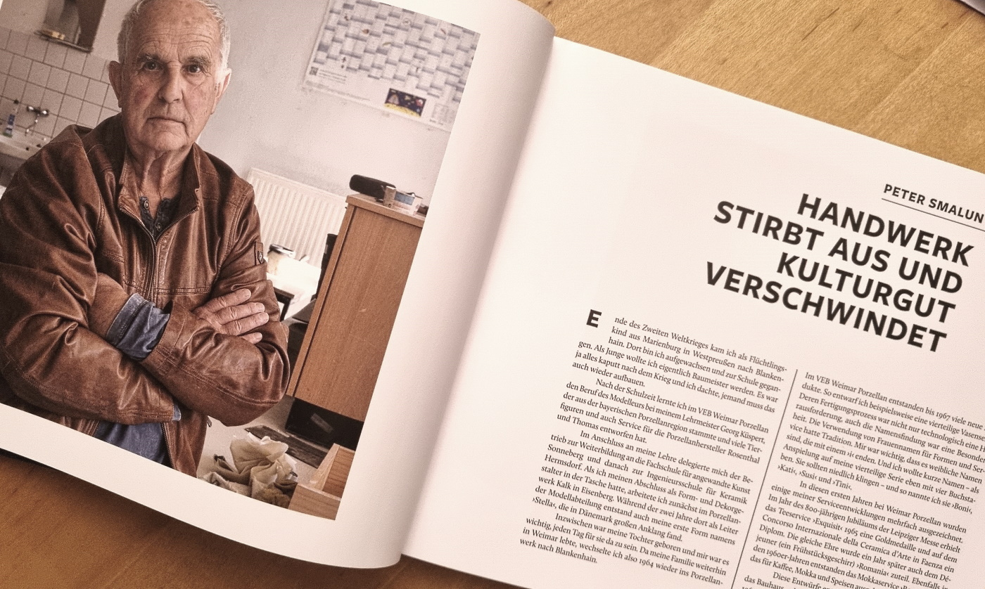 Manufakturen-Blog: Peter Smalun, Designer der Vase 'Tini' im Porträt im Buch 'unverloren' von Susanne Katzenberg (Foto: Wigmar Bressel)