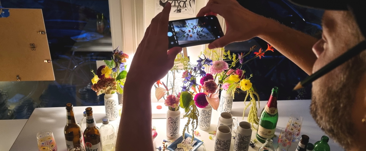 Manufakturen-Blog: Krashkid beim Foto nach der Party - das sollte das Vasen-Design ausdrücken (Foto: Wigmar Bressel)
