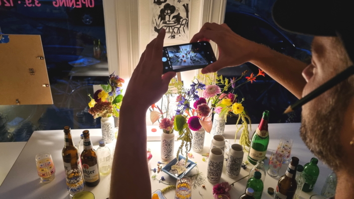 Manufakturen-Blog: Krashkid beim Foto nach der Party - das sollte das Vasen-Design ausdrücken (Foto: Wigmar Bressel)