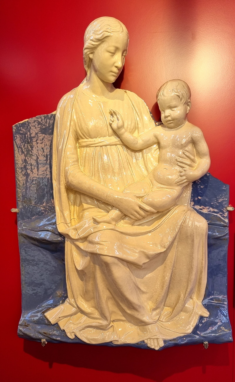 Manufakturen-Blog: Eher untypisch - ein Madonnen-Relief (Maria mit dem Kind) aus Cadinen. (Foto: Wigmar Bressel)