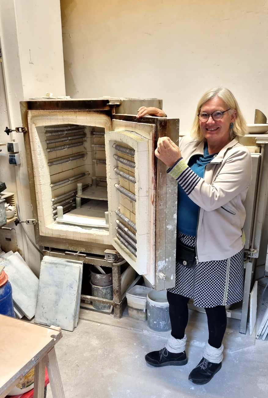 Manufakturen-Blog: Die unabhängige Keramikerin Frauke Alber aus Bremen erhält vom Bundesverband Kunsthandwerk im Jahr 2025 den 'Ehrenpreis für das Lebenswerk' (Foto: Wigmar Bressel)