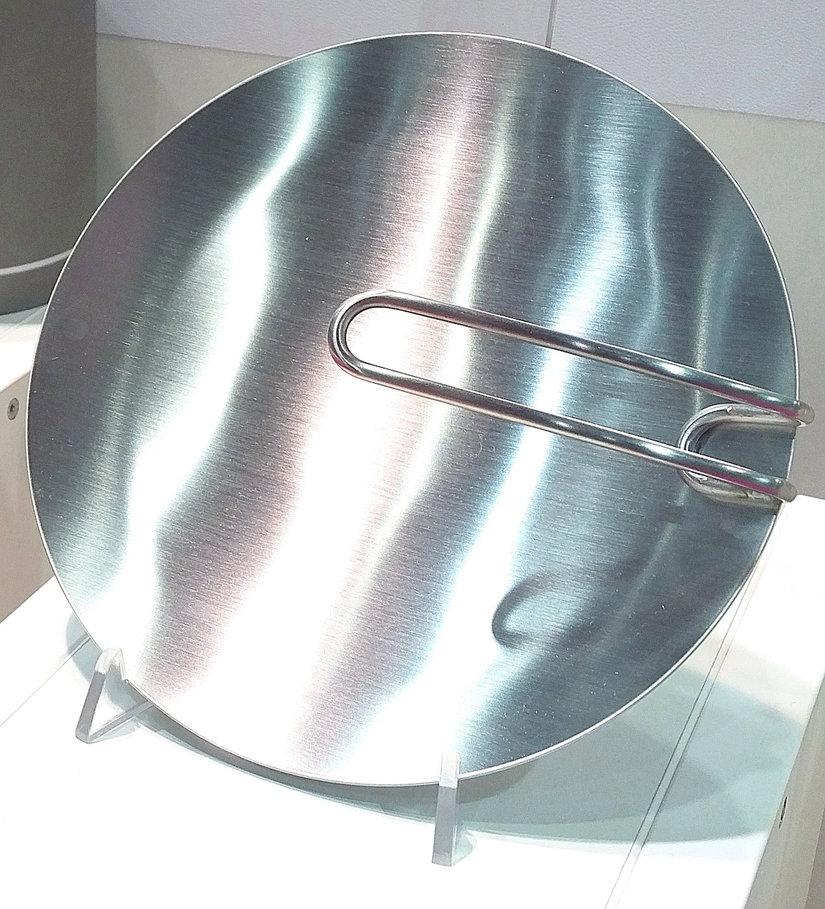 Manufakturen-Blog: 'multitop' - rutschfester multifunktionaler Topfdeckel von mono aus Mettmann in mehreren Größen für alle Töpfe inklusive Ablagefläche für Schnittgut beim Kochen - Manufaktur-Produkt des Jahres 2018 (Foto: Wigmar Bressel)